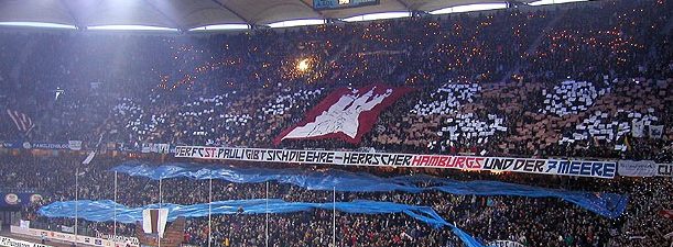 Choreo der Fans des FC St. Pauli vor dem Derby gegen den Hamburger SV