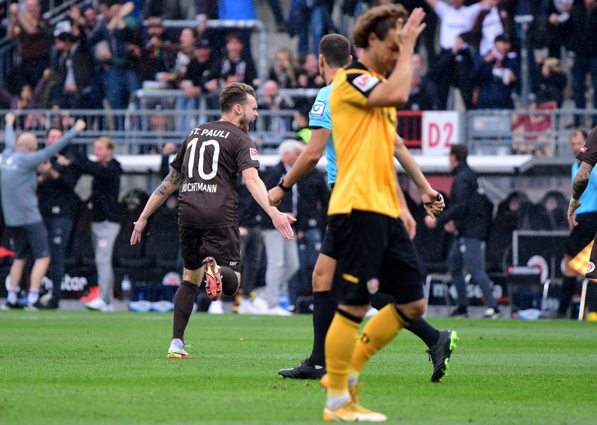 Christopher Buchtmann feiert sein Tor im Spiel des FC St. Pauli gegen Dynamo Dresden