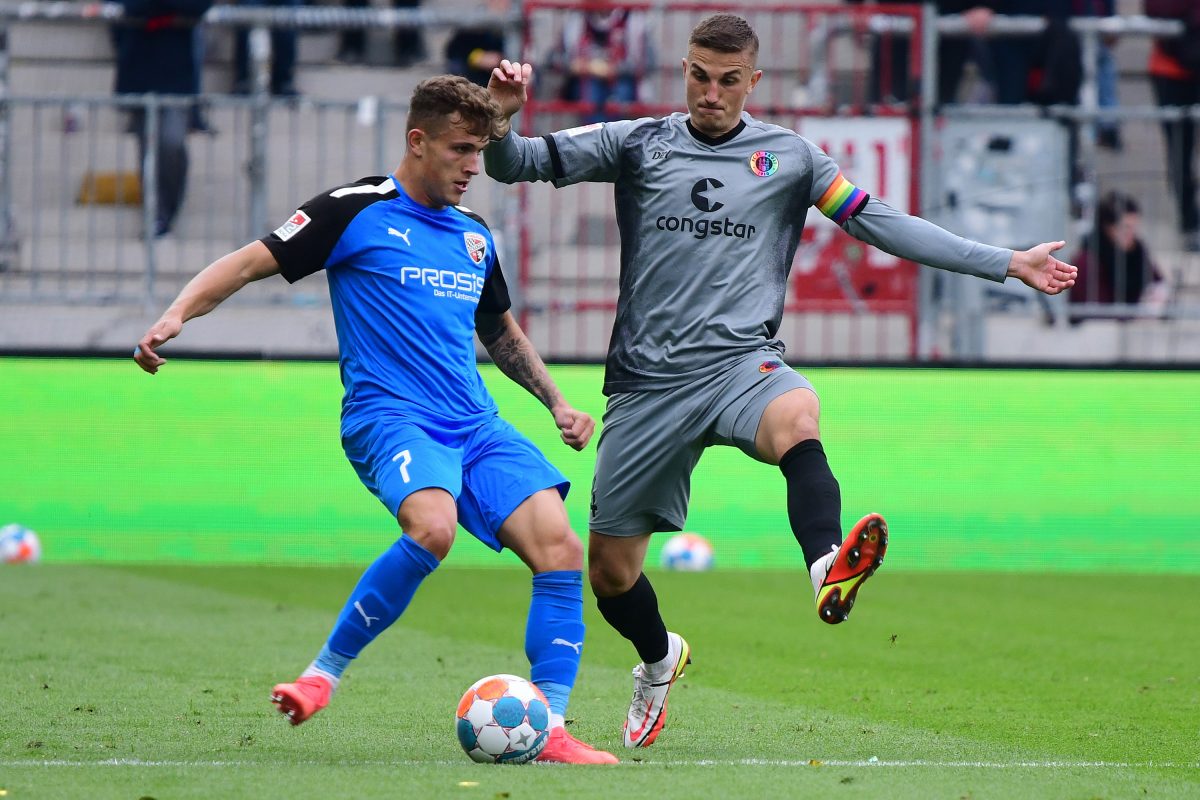 Philipp Ziereis im Heimspiel gegen den FC Ingolstadt.