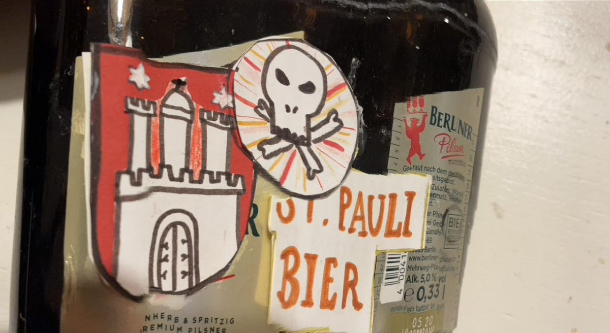 Throwback Freitag, als meine Tochter mir einfach mal so ein St Pauli Bier gebraut hat. EAT DRINK THIS @kehrwieder_kreativbrauerei und @berliner.pilsner !