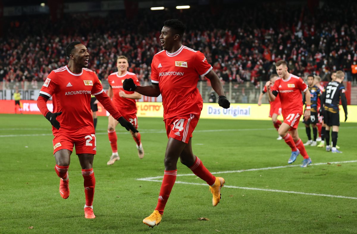 BERLIN, GERMANY - DECEMBER 03: Taiwo Awoniyi of 1.FC Union Berlin celebrates scoring the opening goal during the Bundesliga match between 1. FC Union Berlin and RB Leipzig at Stadion An der Alten Foersterei on December 03, 2021 in Berlin, Germany.