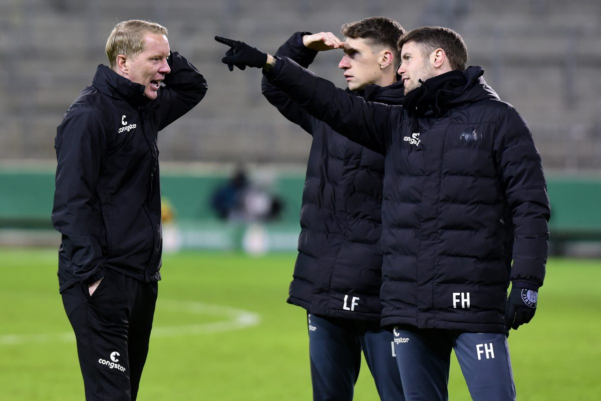 Das Trainer-Team des FC St. Pauli: Timo Schultz, Loic Fave und Fabian Hürzeler (v.l.n.r.)