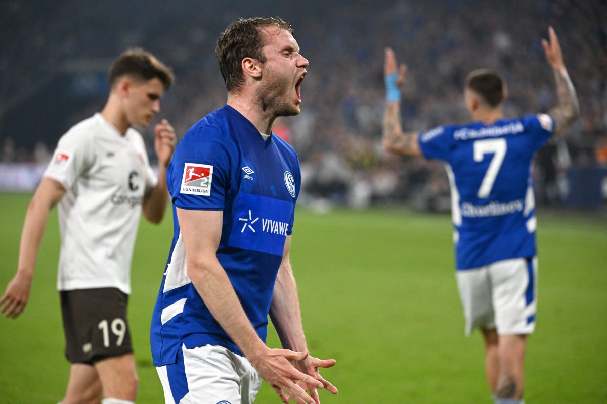 Schalke's Thomas Ouwejan reacts during the German second division Bundesliga football match between FC Schalke 04 vs St. Pauli in Gelsenkirche