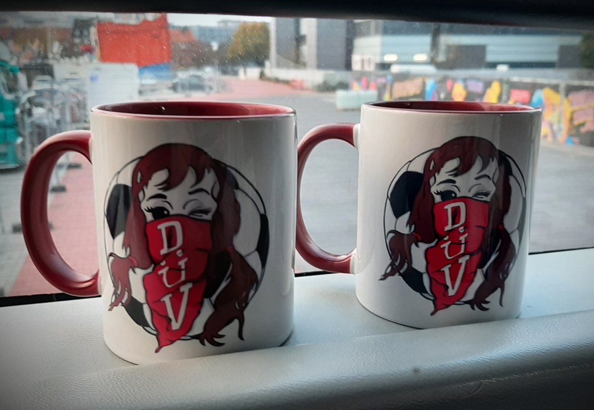 Zwei Kaffeetassen vom Fanclub "Die Üblichen Verdächtigen"