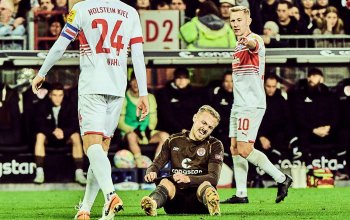 Hamburg, Deutschland, 08.11.2022 - Lukas Daschner (FC St. Pauli) ist beim Spiel gegen Holstein Kiel enttäuscht - Copyright: Stefan Groenveld