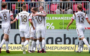 IMAGO / foto2press Sandhausen, Deutschland, 19.03.2023 - Die Spieler des FC St. Pauli feiern einen Treffer gegen den SV Sandhausen