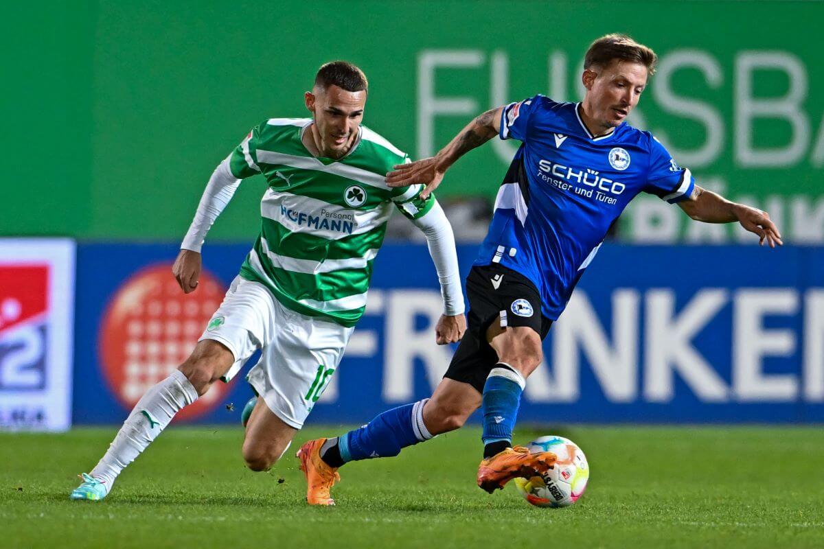 FUERTH, GERMANY - OCTOBER 28: Branimir Hrgota (L) of Fuerth and Marc Rzatkowski of Bielefeld fight for the ball during the Second Bundesliga match between SpVgg Greuther Fürth and DSC Arminia Bielefeld at Sportpark Ronhof on October 28, 2022 in Fuerth, Germany. (Photo by Thomas F. Starke/Getty Images)