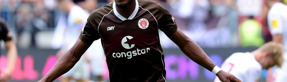 Hamburg, Deutschland, 17.09.2023, 2. Bundesliga, Fussball - Oladapo Afolayan feiert seinen Treffer zum 3:0 für den FC St. Pauli im Spiel gegen Holstein Kiel. - Copyright: Peter Boehmer DFL regulations prohibit any use of photographs as image sequences and/or quasi-video.