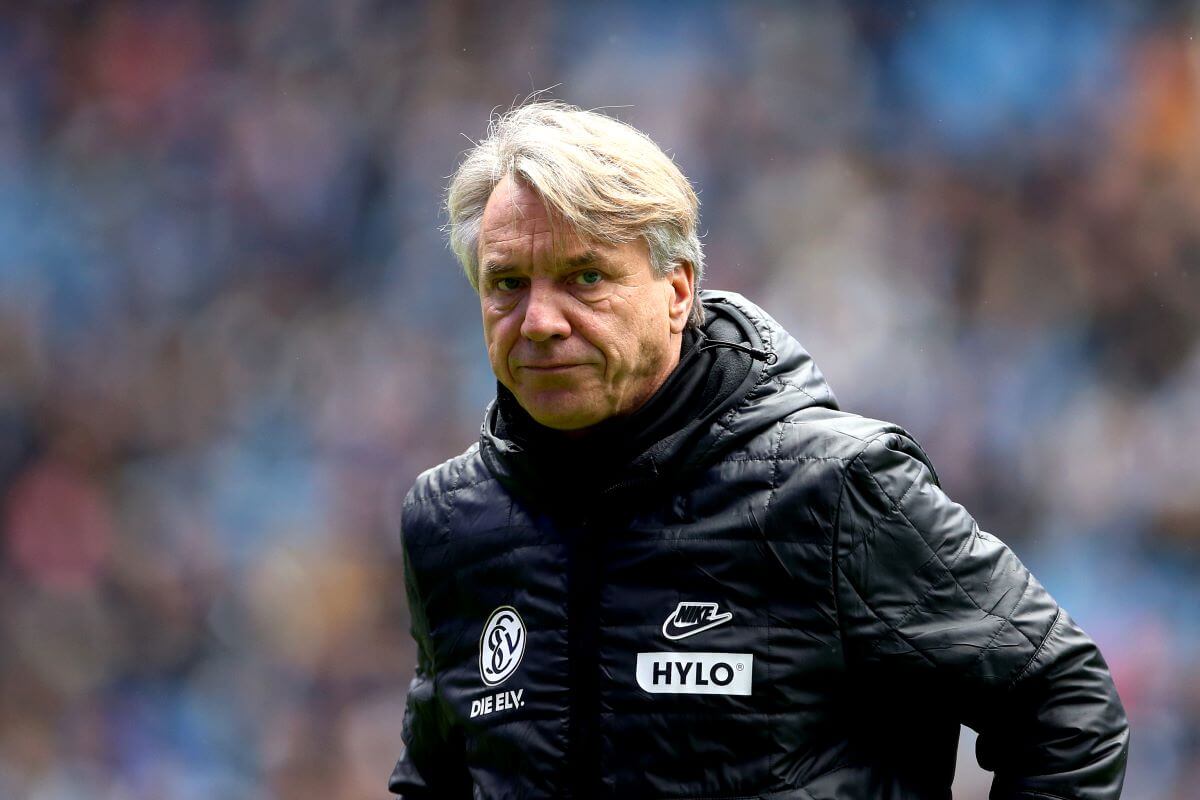 HAMBURG, GERMANY - FEBRUARY 25: Horst Steffen, Head Coach of SV Elversberg, looks on prior to the Second Bundesliga match between Hamburger SV and SV Elversberg at Volksparkstadion on February 25, 2024 in Hamburg, Germany. (Photo by Cathrin Mueller/Getty Images)