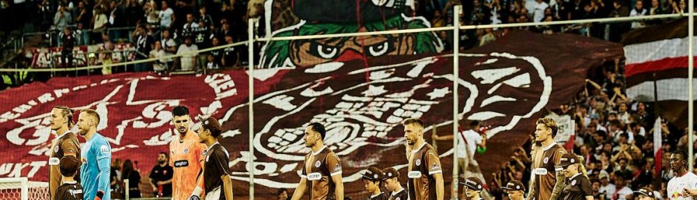 Choreo beim Spiel FC St. Pauli - RB Leipzig am Millerntor, 22.09.2024. "Zwanzig Jahre Stress mit der G.A.S."
