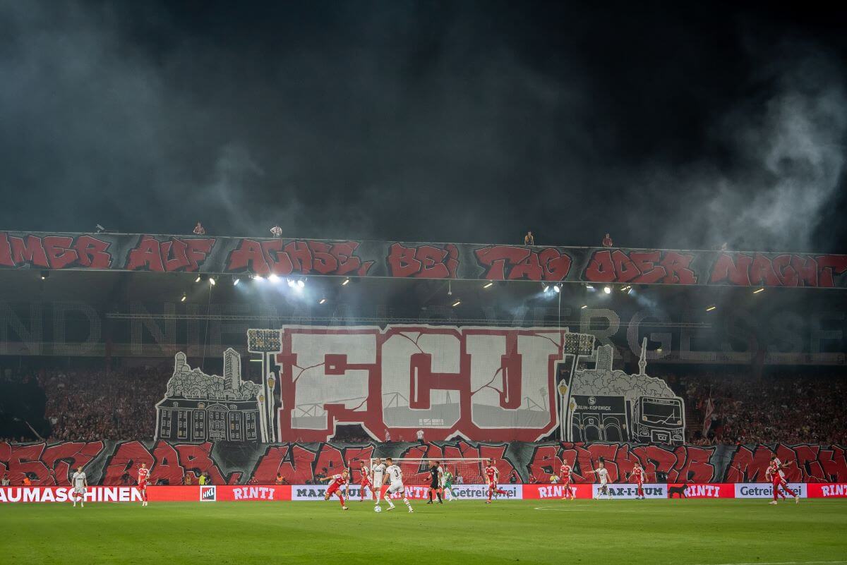 1. FC Union Berlin: Fans überkleben Sticker Von Hertha BSC Im Olympiastadion Aid 98831783