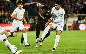 Hamburg, Deutschland, 05.10.2024, Bundesliga, Millerntor-Stadion, FC St. Pauli - 1. FSV Mainz 05 Dapo Afolayan (FC St. Pauli) im Zweikampf mit Nadiem Amiri (1. FSV Mainz 05). Copyright: Stefan Groenveld