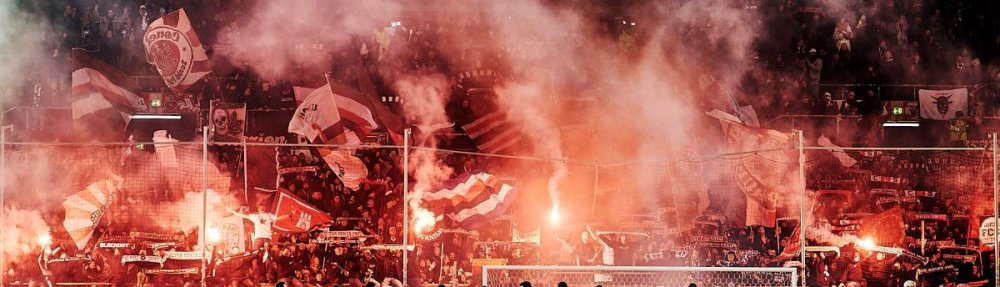 Die "brennende" Südkurve nach dem Heimsieg gegen TSG Hoffenheim.