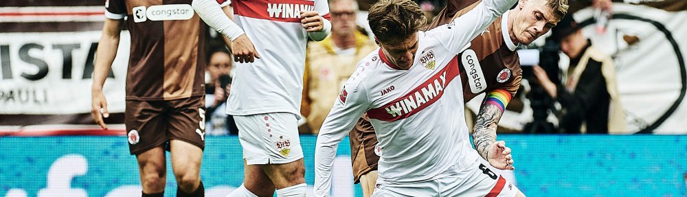 Hamburg, Deutschland, 03.05.2025, FC St. Pauli - VfB Stuttgart Angelo Stiller (VfB Stuttgart) und Eric Smith (FC St. Pauli) im Zweikampf. Copyright: Stefan Groenveld