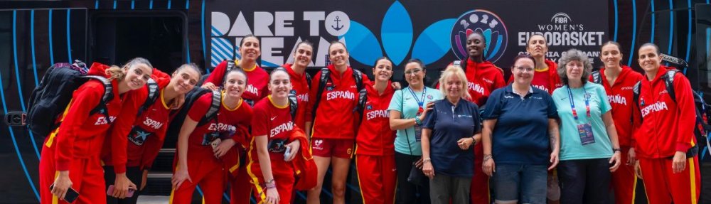 Team Espana bei der Europameisterschaft in Hamburg. St. Paulianerin Nancy ist in Türkis in der Mitte.