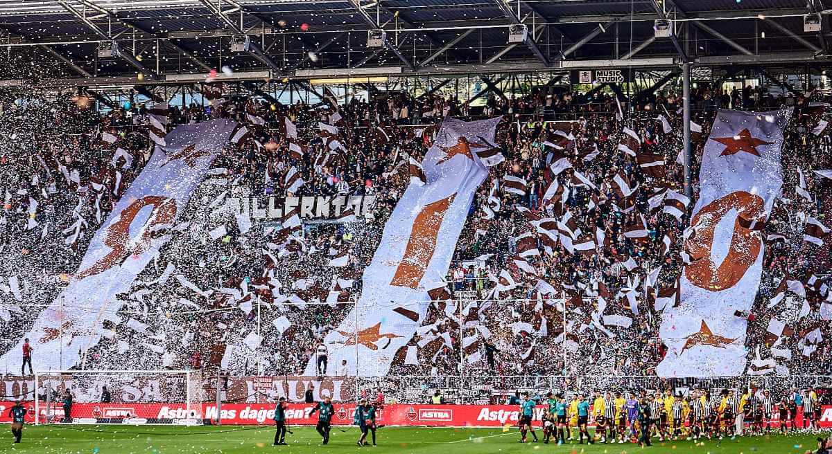 1910-Choreo mit Bannern, Fahnen und viel Konfetti auf der Süd am Millerntor des FC St. Pauli beim Heimspiel gegen Borussia Dortmund am 24. August 2025. // (c) Stefan Groenveld
