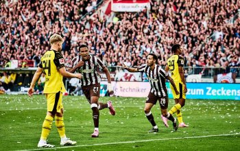 Andréas Hountondji (FC St. Pauli) jubelt nach seinem Tor zum 1:1 gegen Borussia Dortmund. 27.08.2025 // (c) Stefan Groenveld