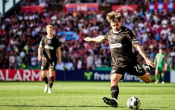 Connor Metcalfe (FC St. Pauli) bei einem Schuss gegen Eintracht Norderstedt. // (c) Stefan Groenveld