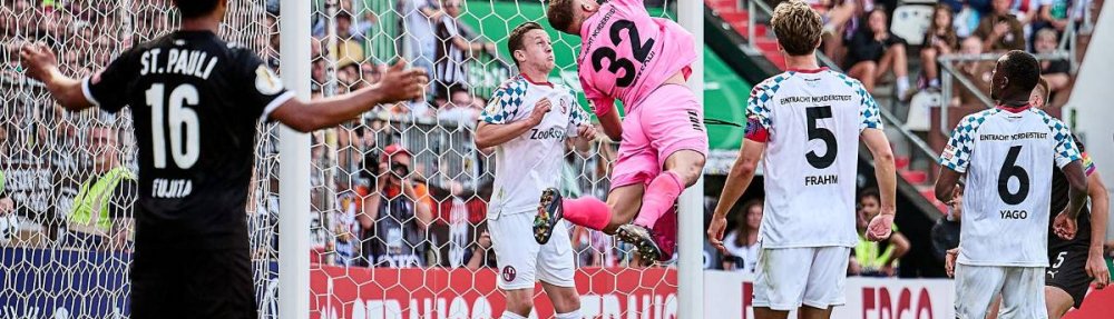 Joel Chima Fujita (FC St. Pauli) sieht, wie Lars Huxsohl (Eintracht Norderstedt) mal wieder einen Ball pariert. // (c) Stefan Groenveld