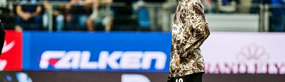 Hamburg, Deutschland, 29.08.2025, Hamburger SV - FC St. Pauli, Bundesliga Martijn Kaars (FC St. Pauli) beim Aufwärmen vor der Partie gegen den Hamburger SV. Copyright: Stefan Groenveld