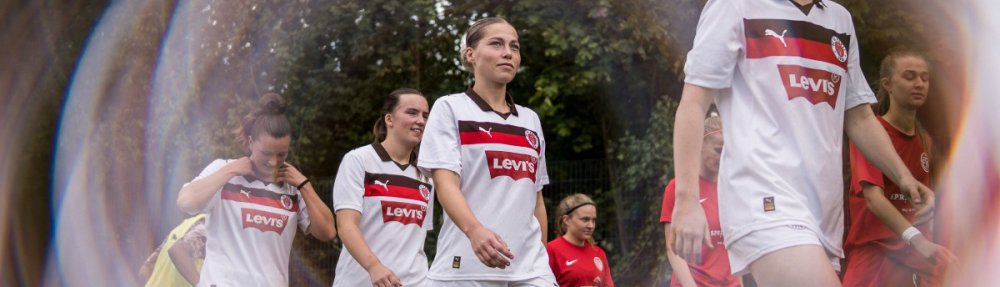 Spielerinnen des FC St. Pauli vor dem Spiel beim ETV, 14.09.2025 // (c) @eddy.photogr