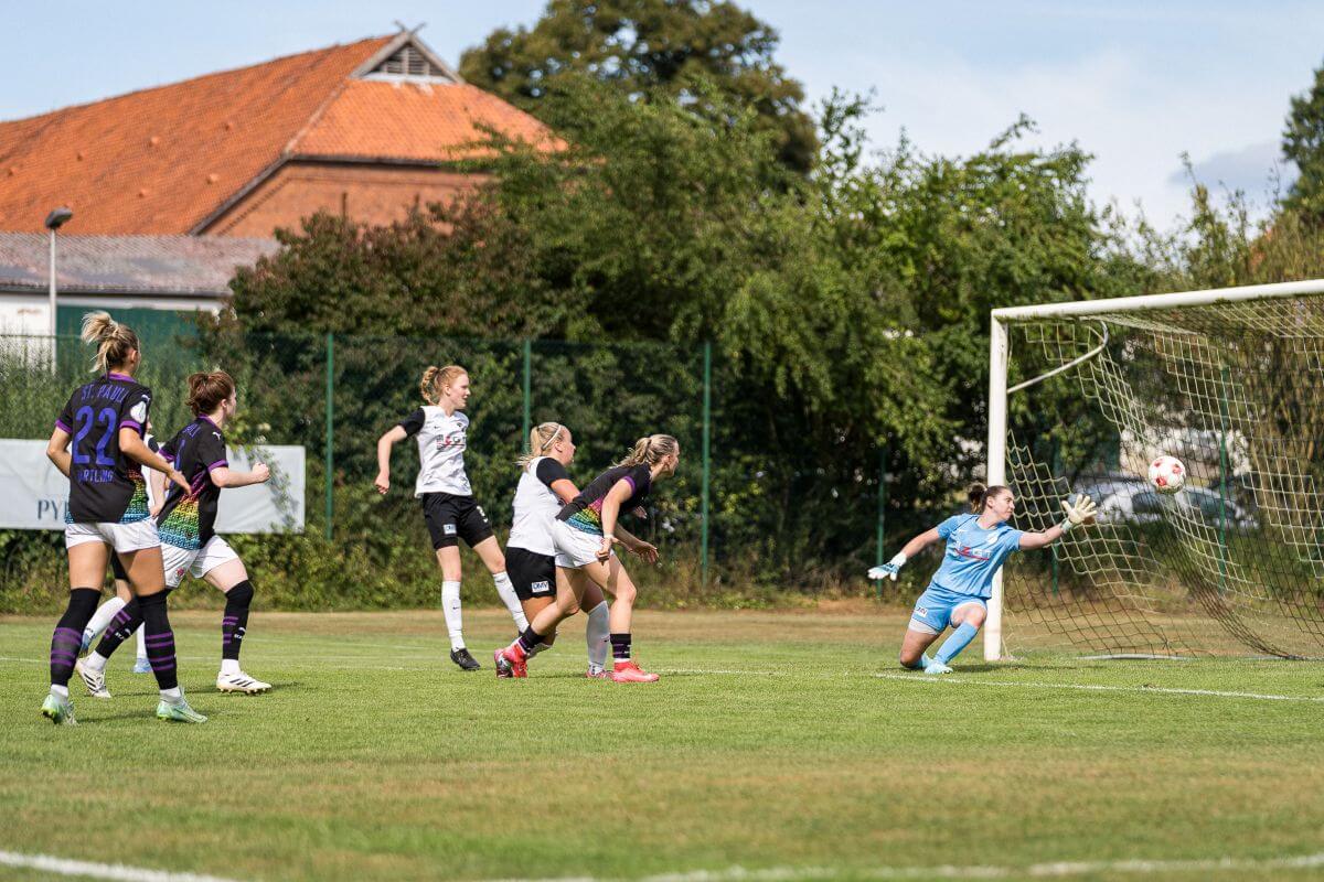 Da ist das Ding: Überfälliger Ausgleich für den FC St. Pauli beim SV Hastenbeck in der 80. Minute. // (c) @eddy.photogr