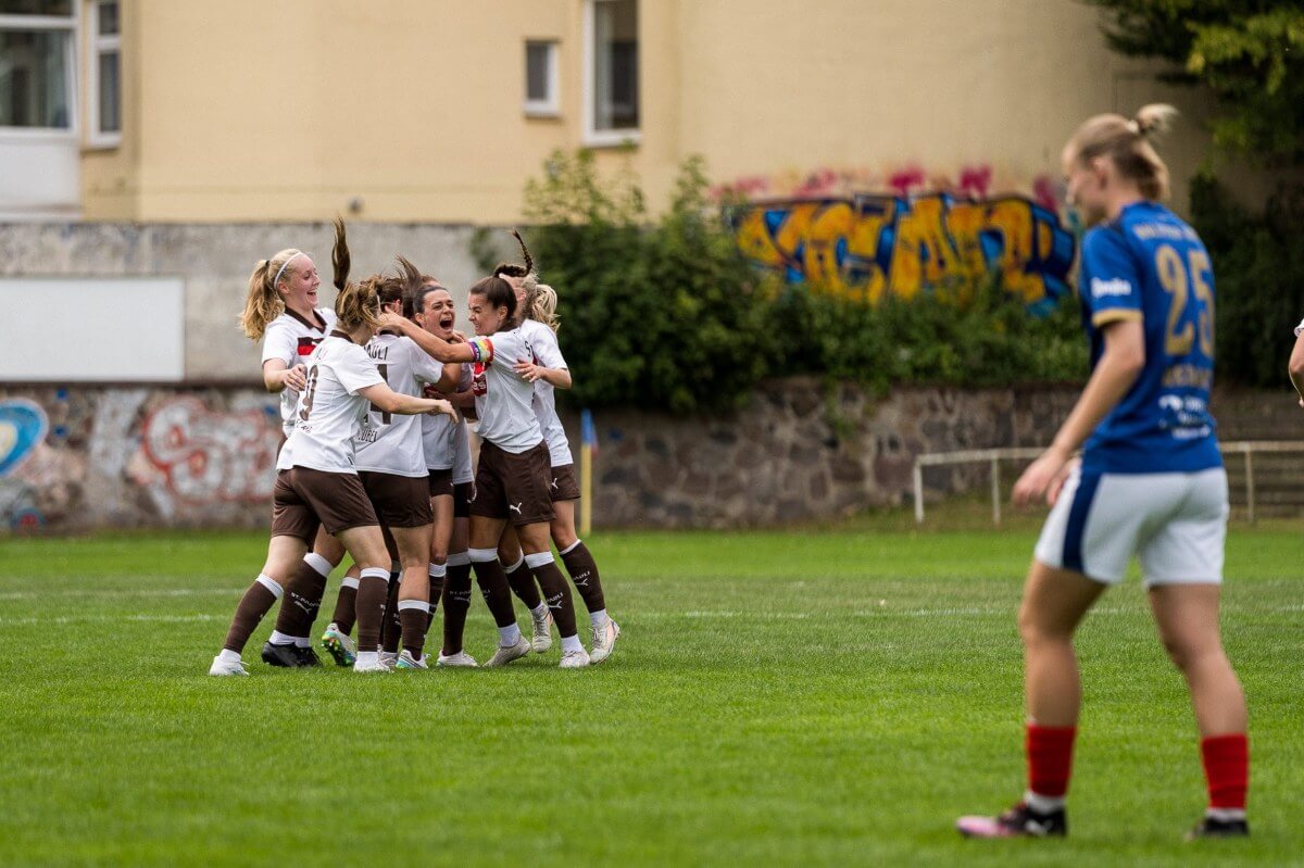 Torjubel nach dem 1:0 der FC St. Pauli Frauen bei Holstein Kiel. 31.08.2025 // (c) @eddy.photogr
