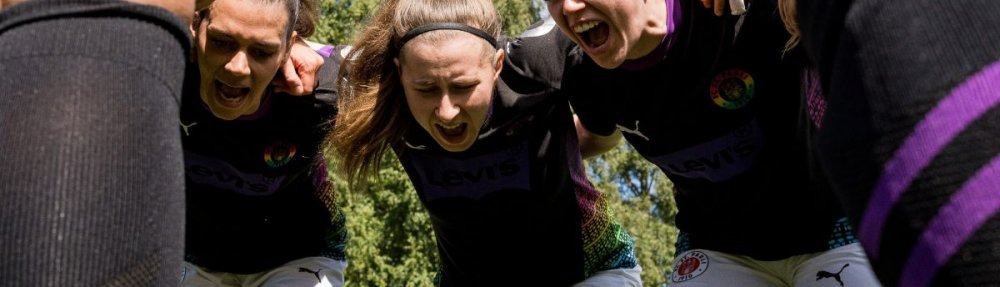Teamkreis FC St. Pauli 1. Frauen vor dem Spiel in Hastenbeck. // (c) @eddy.photogr