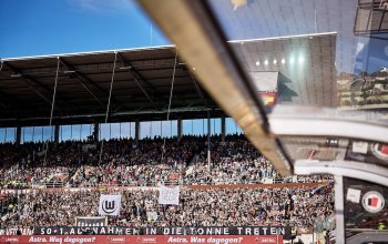 Die Fans des FC St. Pauli fordern in der Nordkurve eine Abschaffung der Ausnahmen der Fünfzig-plus-Regel