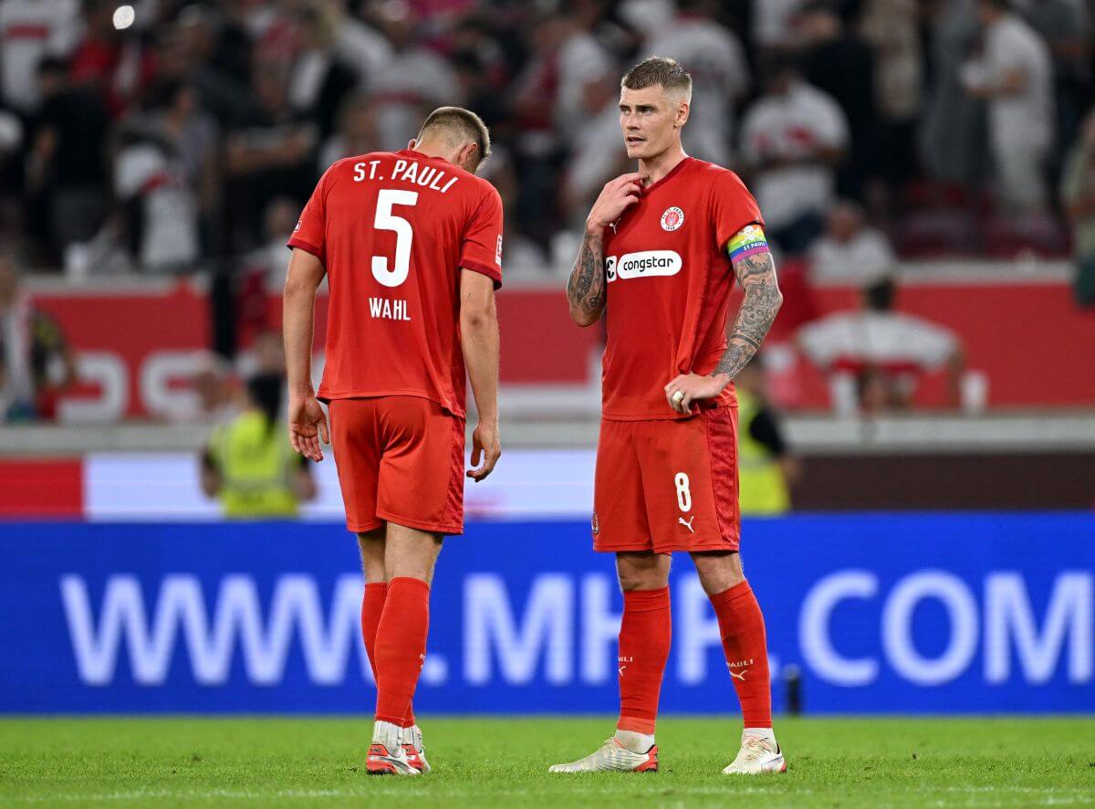 STUTTGART, GERMANY - SEPTEMBER 19: Hauke Wahl and Eric Smith of St Pauli look dejected following the team's defeat after the Bundesliga match between VfB Stuttgart and FC St. Pauli at MHPArena on September 19, 2025 in Stuttgart, Germany. (Photo by Christian Kaspar-Bartke/Getty Images)