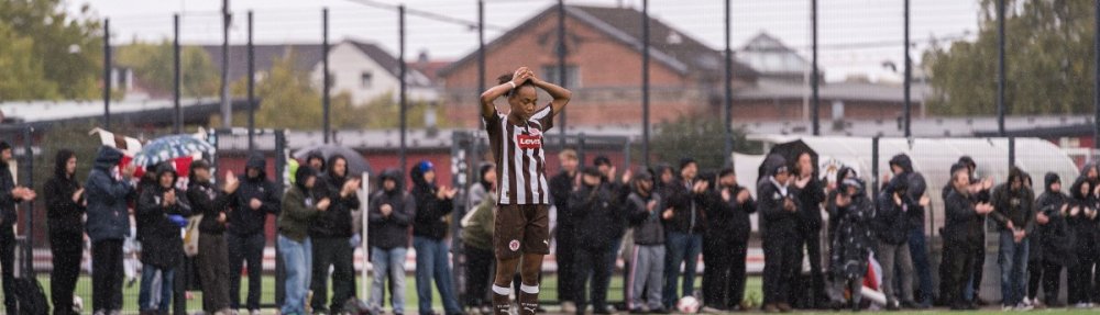 Midou Loubongo (FC St. Pauli) beim Spiel gegen den SV Henstedt-Ulzburg. 05.10.2025, FeldArena
