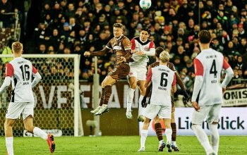 Hauke Wahl (FC St. Pauli) im Kopfballduell mit Igor Matanovic (Eintracht Frankfurt) am Millerntor, 11.01.2025 // (c) Stefan Groenveld