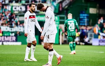 Bremen, Deutschland, 04.10.2025, Weserstadion, SV Werder Bremen - FC St. Pauli Connor Metcalfe und Danel Sinani (FC St. Pauli) sind enttäuscht nach der Niederlage gegen Werder Bremen. Copyright: Stefan Groenveld