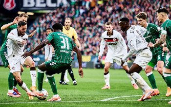 Bremen, Deutschland, 04.10.2025, Weserstadion, SV Werder Bremen - FC St. Pauli Mathias Pereira Lage (FC St. Pauli) versucht den Beinschuss bei Karim Coulibaly (Werder Bremen) Copyright: Stefan Groenveld