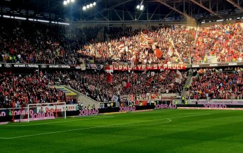 Blick auf den Gästeblock im Freiburger Stadion beim Spiel gegen den FC St. Pauli.
