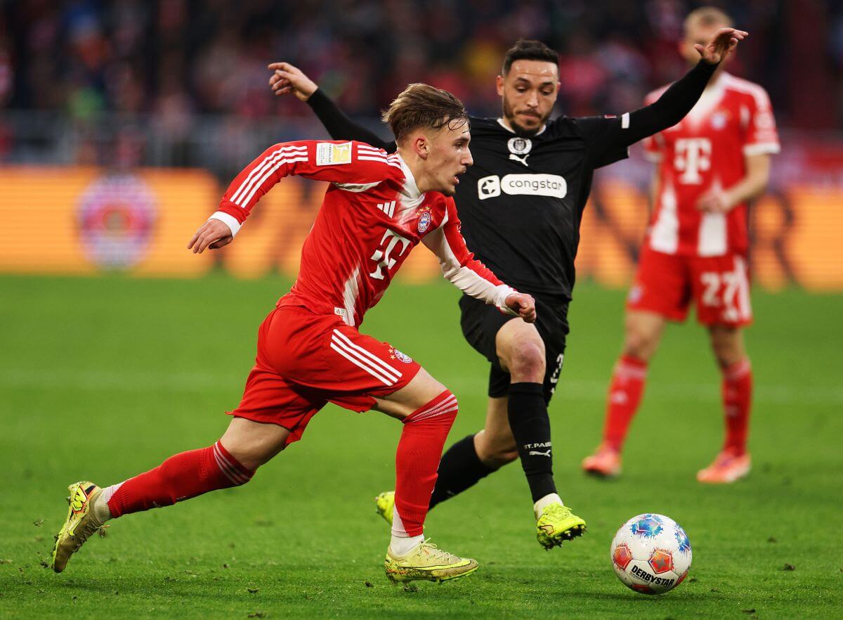 MUNICH, GERMANY - NOVEMBER 29: Lennart Karl of Bayern Munich controls the ball during the Bundesliga match between FC Bayern München and FC St. Pauli at Allianz Arena on November 29, 2025 in Munich, Germany. (Photo by Adam Pretty/Getty Images)