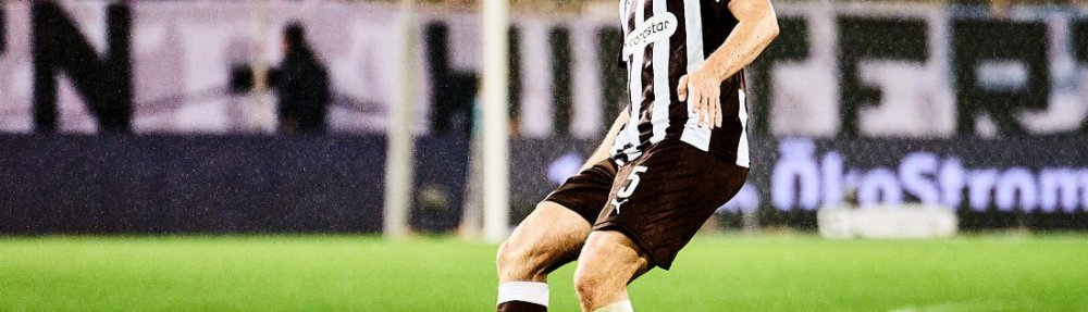 Hamburg, Deutschland, 01.11.2025, Millerntor-Stadion, Bundesliga, FC St. Pauli - Borussia Mönchengladbach Hauke Wahl (FC St. Pauli) spielt einen Pass in der Partie gegen Borussia Mönchengladbach. Copyright: Stefan Groenveld