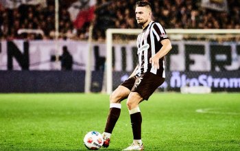 Hamburg, Deutschland, 01.11.2025, Millerntor-Stadion, Bundesliga, FC St. Pauli - Borussia Mönchengladbach Hauke Wahl (FC St. Pauli) spielt einen Pass in der Partie gegen Borussia Mönchengladbach. Copyright: Stefan Groenveld