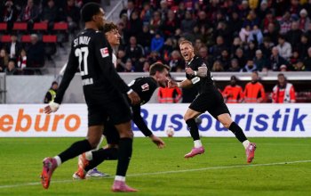 FREIBURG IM BREISGAU, GERMANY - NOVEMBER 09: Louis Oppie of St Pauli celebrates scoring his team's first goal during the Bundesliga match between SC Freiburg and FC St. Pauli at Europa-Park Stadion on November 09, 2025 in Freiburg im Breisgau, Germany. (Photo by Daniela Porcelli/Getty Images)