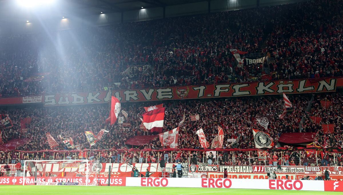 Köner Südkurve vor dem Heimspiel gegen Bayern München am 29. Oktober 2025. // (c) Lars Baron / Getty Images via OneFootball