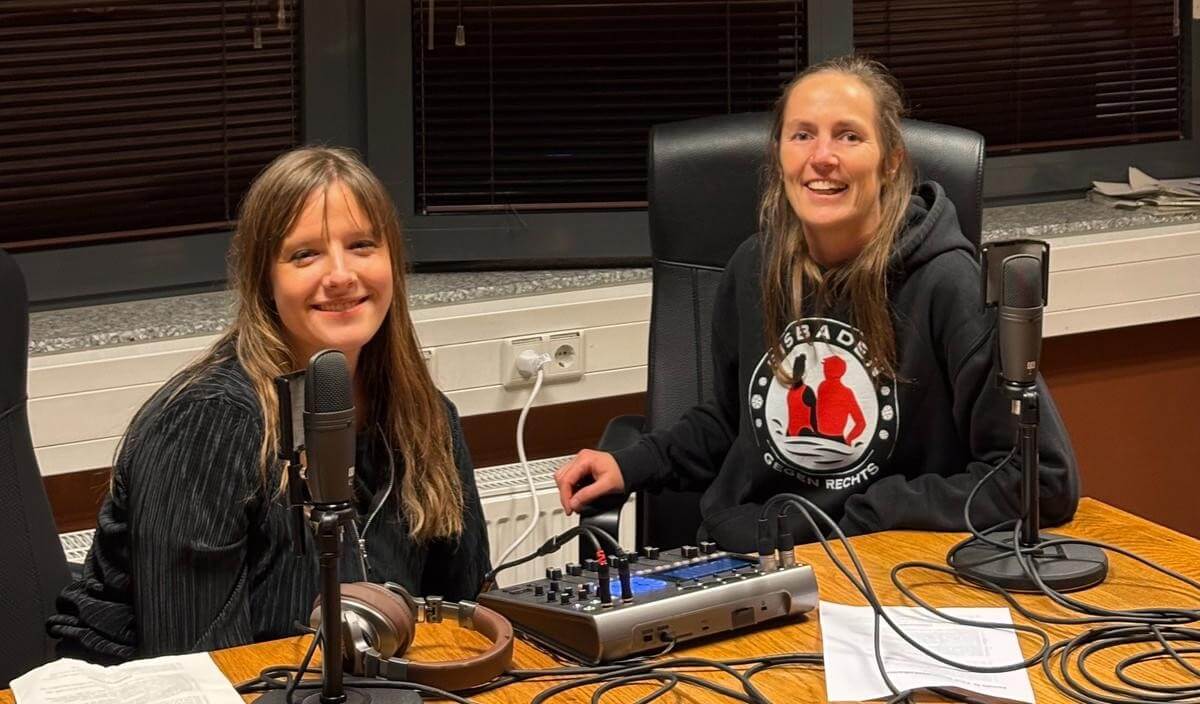 Debbie und Katharina bei der Aufzeichnung von "Female St. Pauli Stories" im Fanräume Konferenzraum.