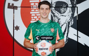 Emil Gazdov im Trikot des FC St. Pauli.