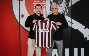 FC St. Pauli Neuzugang Mathias Rasmussen bei der Präsentation mit Andreas Bornemann. // (c) FC St. Pauli