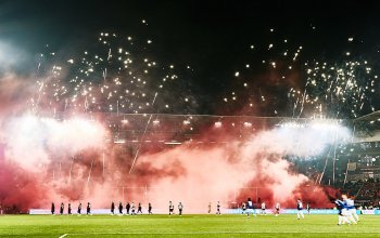 Feuerwerk der Südkurve zu Beginn der 2. Halbzeit des Spiels des FC St. Pauli gegen den Hamburger SV am 23. Januar 2026. // (c) Stefan Groenveld