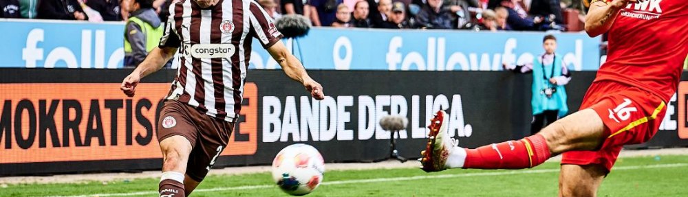 Hamburg, Deutschland, 14.09.2025, Millerntor-Stadion, FC St. Pauli - FC Augsburg Manolis Saliakas (FC St. Pauli) schlägt eine Flanke im Spiel gegen den FC Augsburg. Copyright: Stefan Groenveld