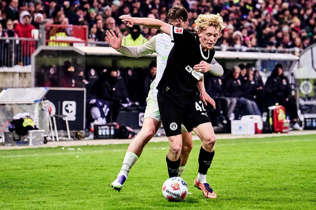 Marwin Schmitz (FC St. Pauli) beim Testspiel gegen Werder, 05.01.2026 // (c) Stefan Groenveld