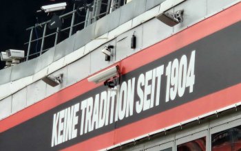 Der Schriftzug "Keine Tradition seit 1904" im Stadion von Bayer 04 Leverkusen.