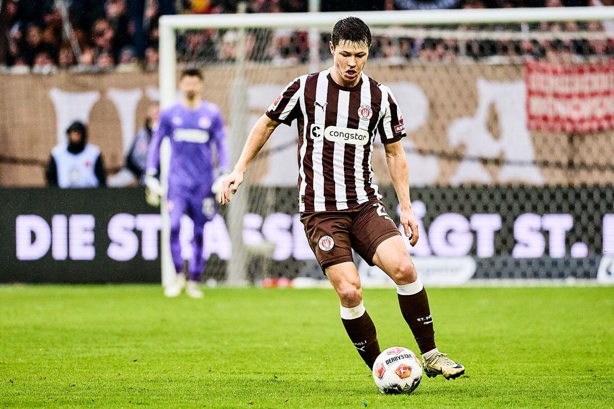 Mathias Rasmussen (FC St. Pauli) im Heimspiel gegen den VfB Stuttgart. (07.02.2026) // (c) Stefan Groenveld