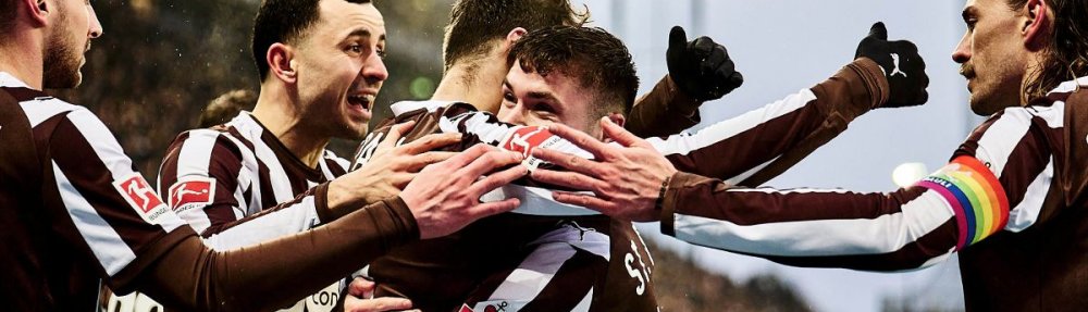Hamburg, Deutschland, 07.02.2026, Millerntor-Stadion, Bundesliga, FC St. Pauli - VfB Stuttgart Die Spieler des FC St. Pauli feiern den Treffer zum 2:0 gegen den VfB Stuttgart. Copyright: Stefan Groenveld