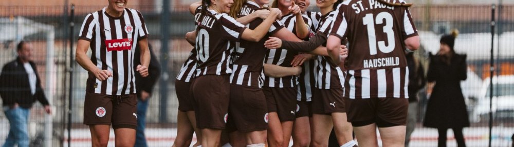 Torjubel nach dem 1:1 des FC St. Pauli durch Annie Kingman gegen SpVg Aurich. // (c) @eddy.photogr